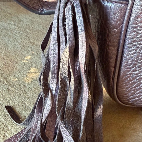 Gucci Metallic Lavender Soho Pebbled Leather Crossbody with Tassel - Picture 3 of 6
